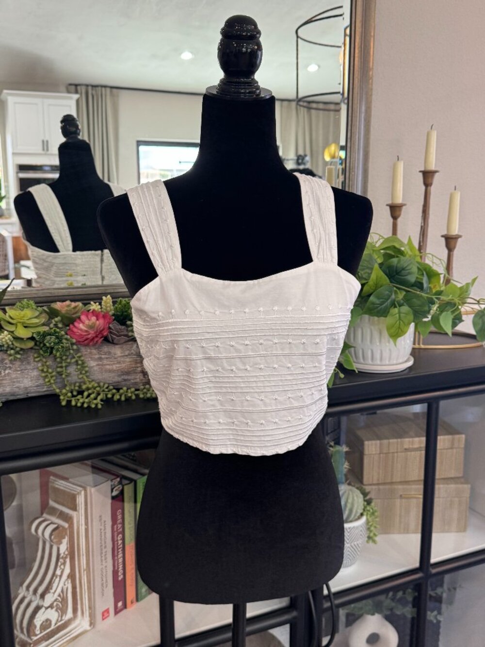 Avec Les Filles White Embroidered Woven Crop Top w/Back Zipper - Size 8